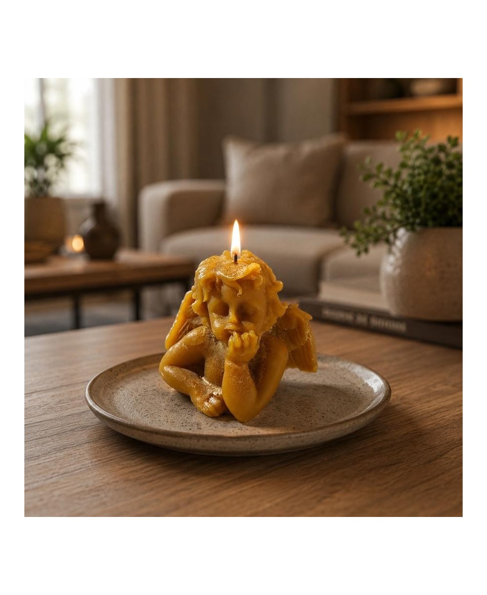 Vela de angelito encendida.