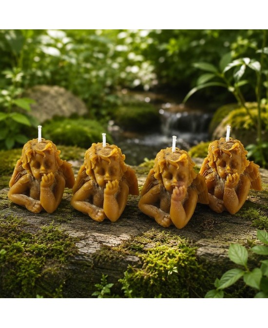Pack de cuatro velas angelito de cera de abeja natural presentadas en caja decorativa.