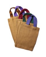 Bolsa de yute reutilizable con asas de colores enviadas según disponibilidad.
