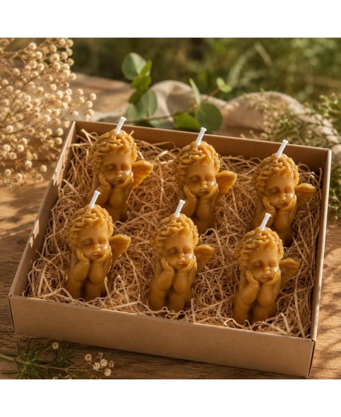 Pack de seis velas angelito elaboradas con cera de abeja natural en caja decorativa.
