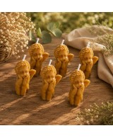 Presentación de seis velas angelito de cera de abeja natural para regalo y decoración.