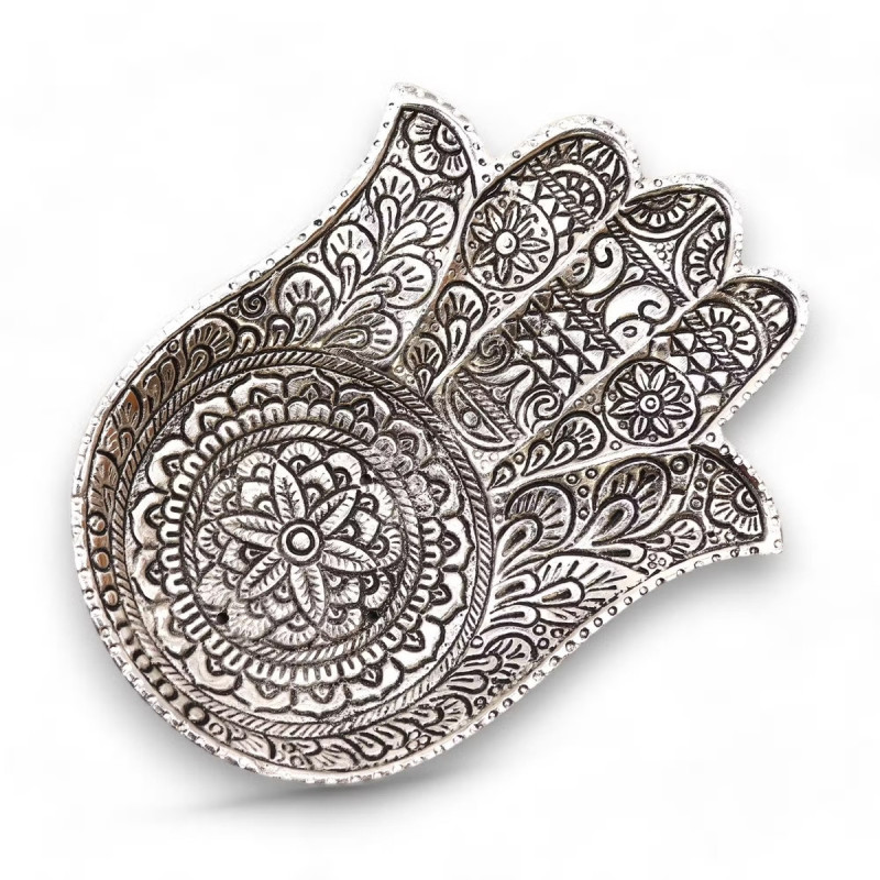 Portaincienso hamsa floral de metal para varias varillas sobre base decorativa.