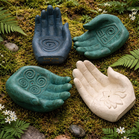 Quemadores de incienso en forma de mano para conos y varillas.