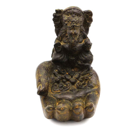 Quemador de incienso con figura de Ganesha sobre mano en material oscuro para conos y varillas.