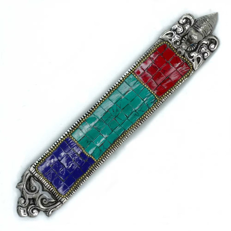 Portaincienso alargado de metal con mosaico de colores y figura de elefante para quemar incienso natural.