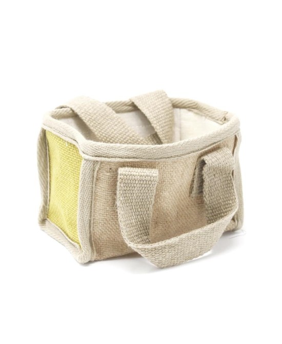 Cesta ecológica pequeña color amarillo de yute y algodón para almacenamiento y decoración natural.