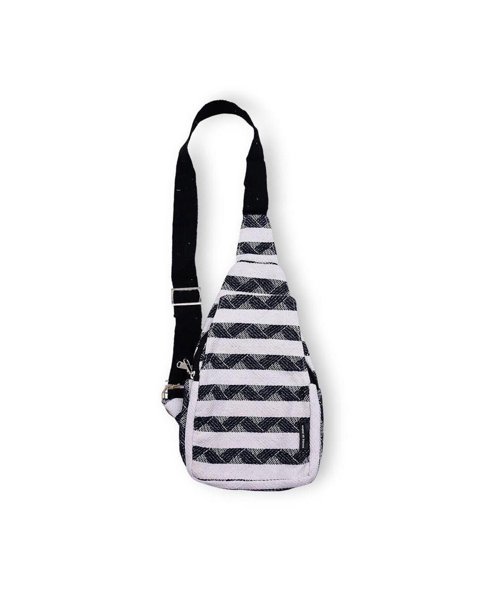 Bolso bandolera jacquard artesanal con bolsillo frontal