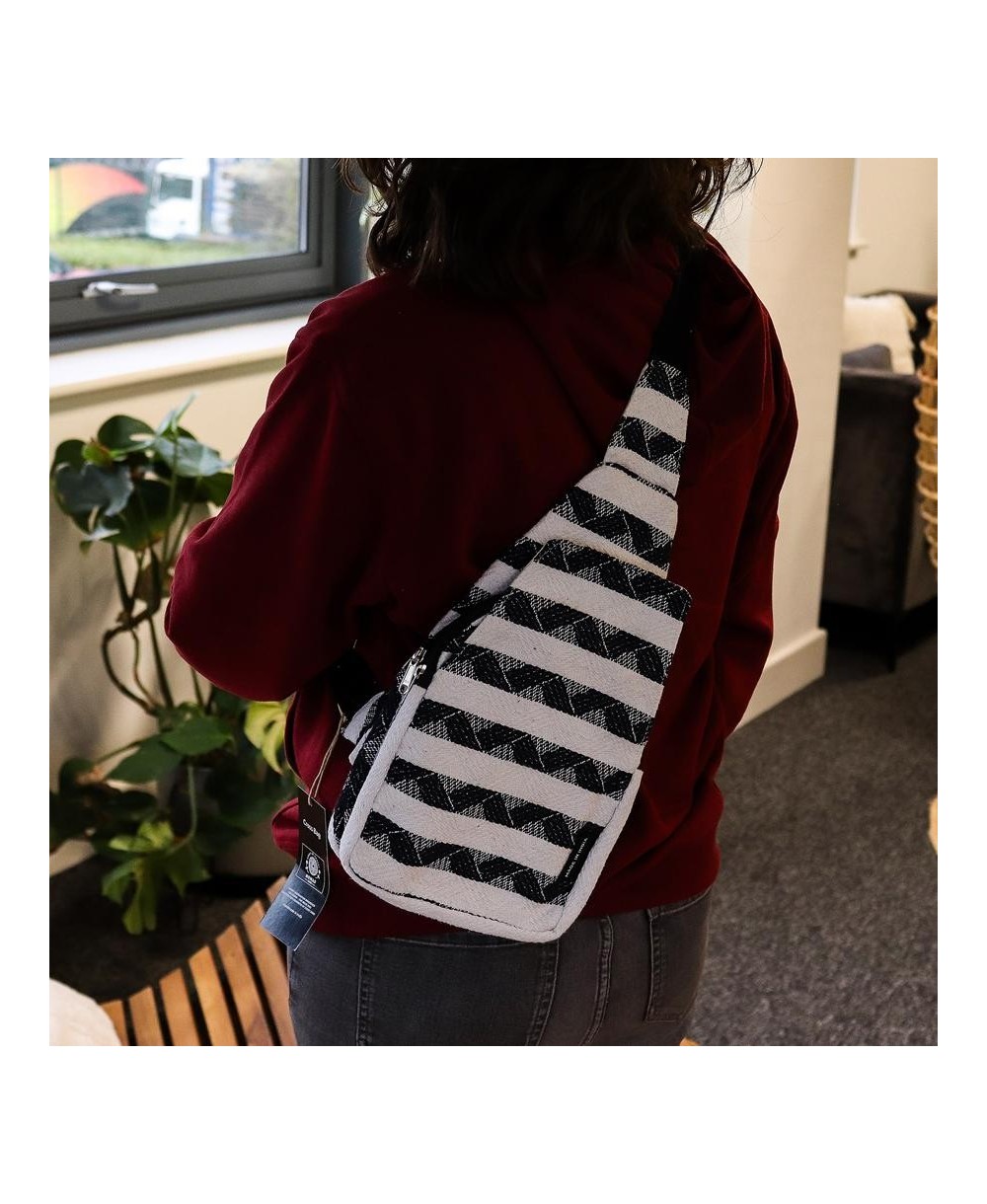 Bolso bandolera jacquard artesanal con bolsillo frontal