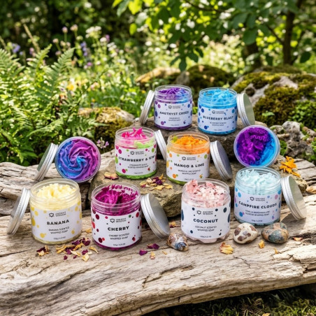 Jabones cremosos aromáticos en distintos colores y aromas para limpieza corporal con textura suave e hidratación diaria.