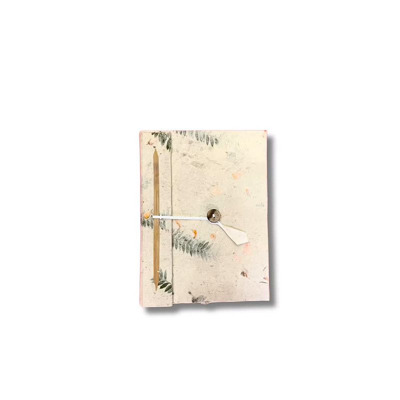 Cuaderno artesanal Lokta con flores prensadas