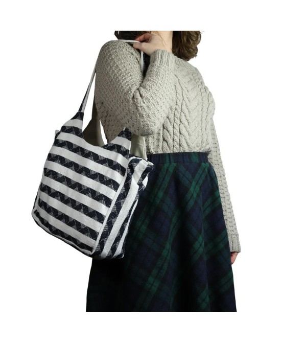 Bolso Tote Grande con Diseño Artesanal