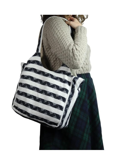 Bolso Tote Grande con Diseño Artesanal