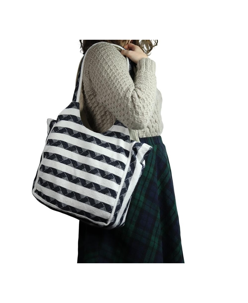 Bolso Tote Grande con Diseño Artesanal
