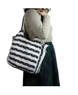 Bolso Tote Grande con Diseño Artesanal