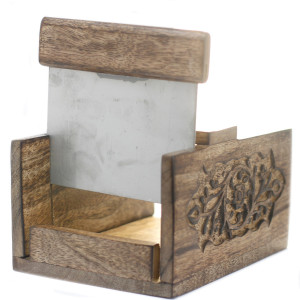 Cortador de jabón de madera de mango tallada con estructura artesanal para cortar barras.