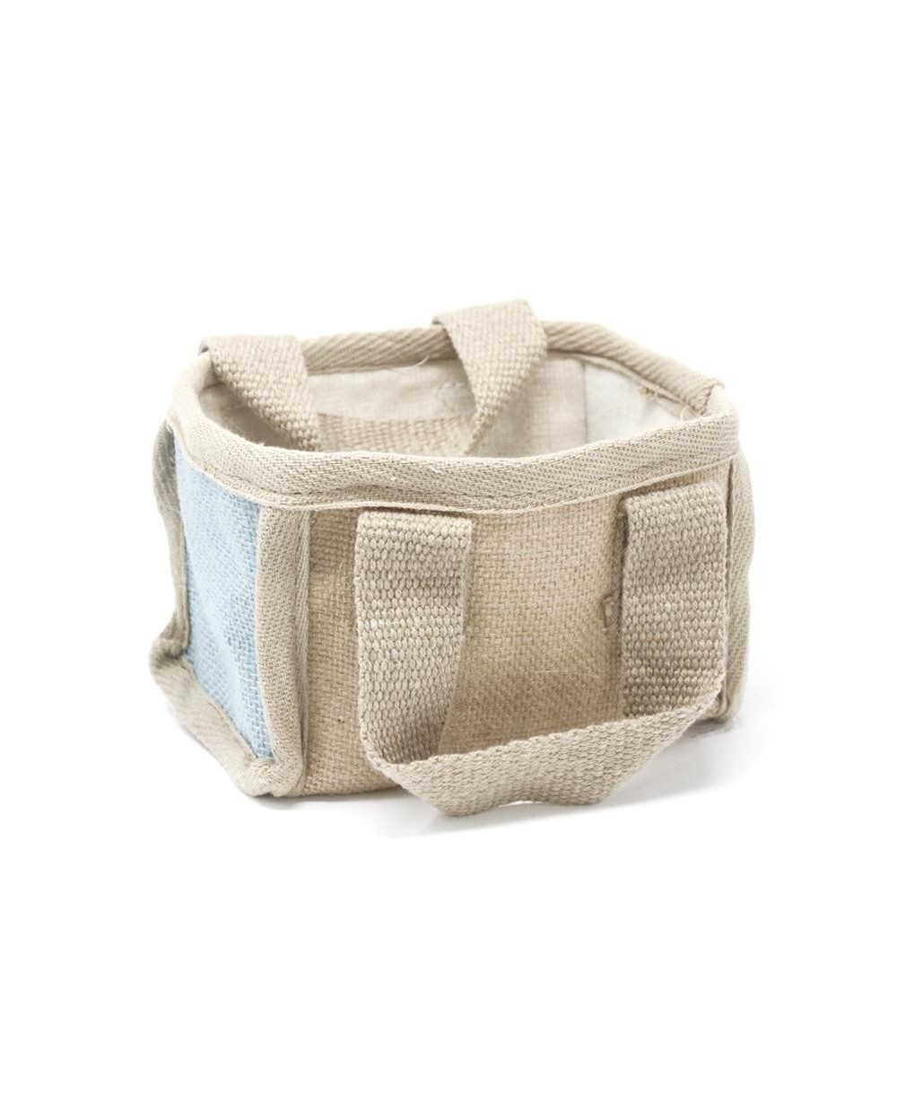 Cesta ecológica pequeña color celeste de yute y algodón para almacenamiento y decoración natural.