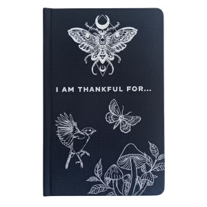 Diario negro con ilustración de polilla de la muerte, mariposas y hongos, junto al texto I am thankful for.