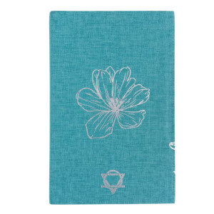 Parte posterior del diario azul con flor plateada y símbolo geométrico en la parte inferior.