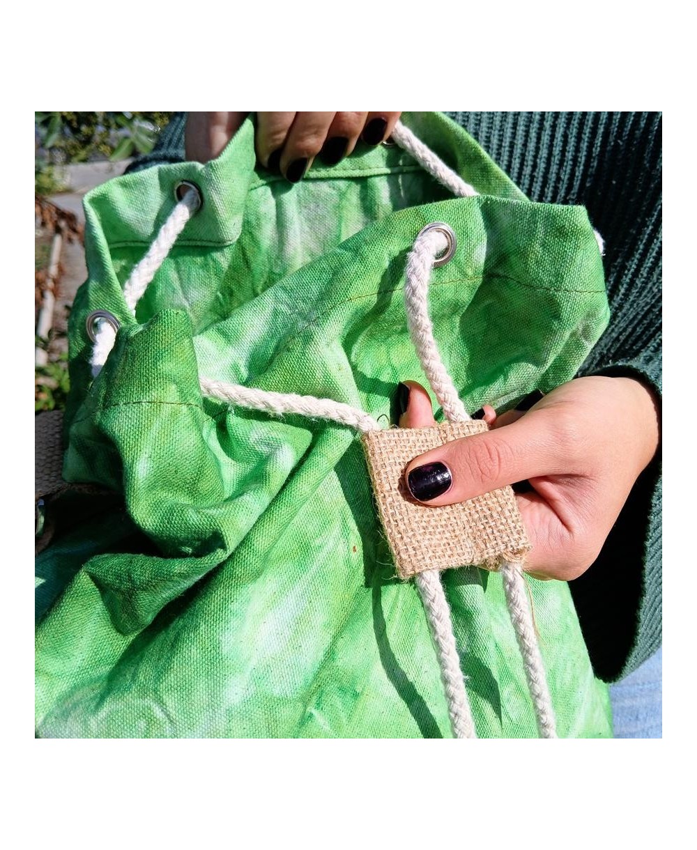 Mochila sostenible con símbolos decorativos místicos