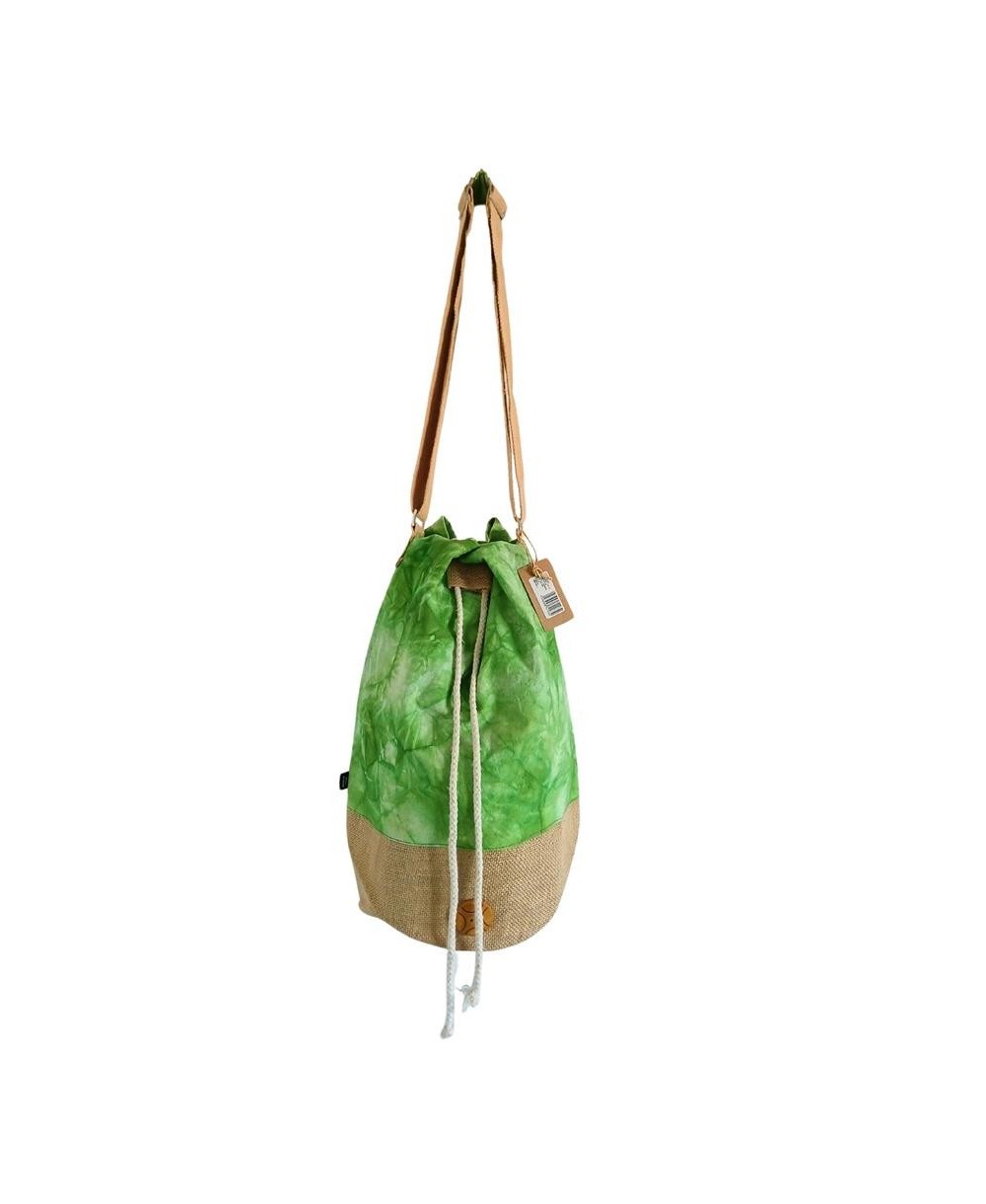 Mochila sostenible con símbolos decorativos místicos