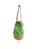 Mochila sostenible con símbolos decorativos místicos
