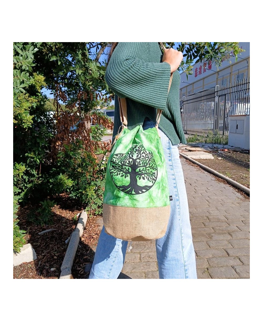 Mochila sostenible con símbolos decorativos místicos