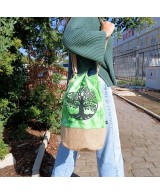 Mochila sostenible con símbolos decorativos místicos