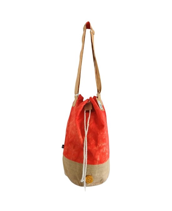 Mochila sostenible con símbolos decorativos místicos