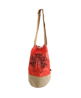 Mochila sostenible con símbolos decorativos místicos