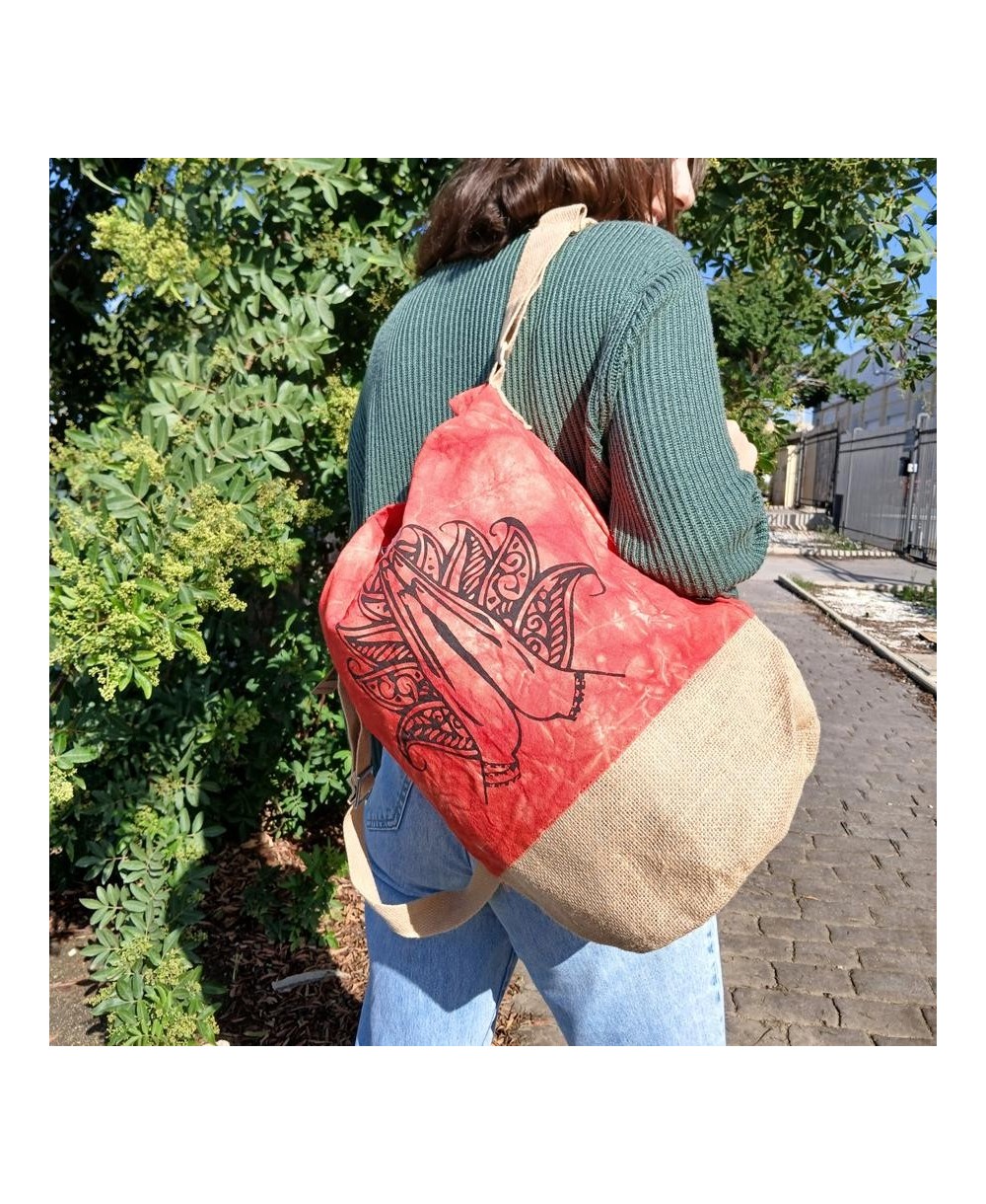 Mochila sostenible con símbolos decorativos místicos
