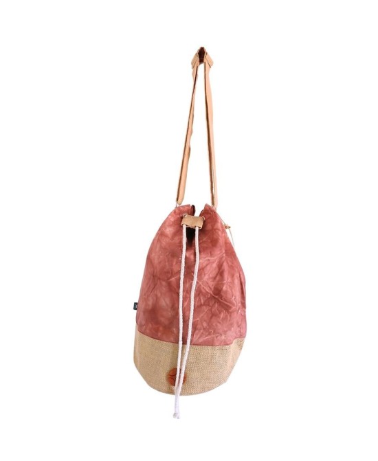 Mochila sostenible con símbolos decorativos místicos