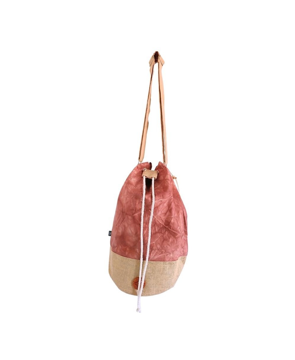 Mochila sostenible con símbolos decorativos místicos