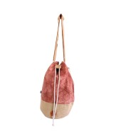 Mochila sostenible con símbolos decorativos místicos