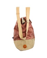Mochila sostenible con símbolos decorativos místicos