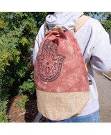 Mochila sostenible con símbolos decorativos místicos