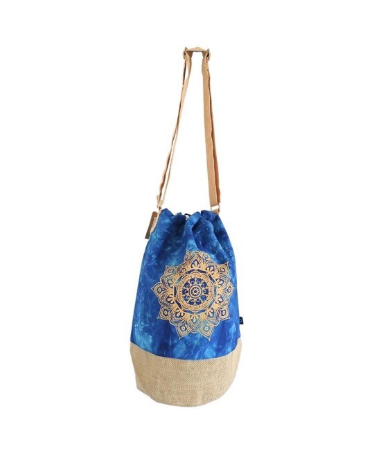 Mochila sostenible con símbolos decorativos místicos