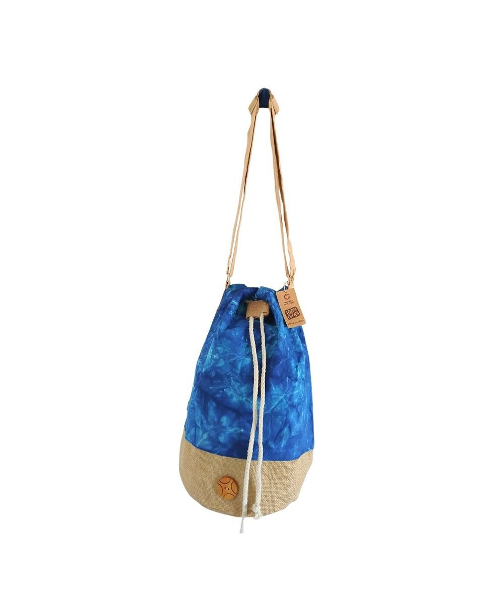 Mochila sostenible con símbolos decorativos místicos