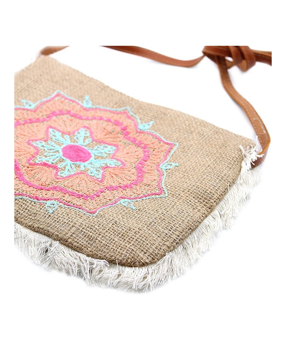Bolso étnico de yute con flecos decorativos