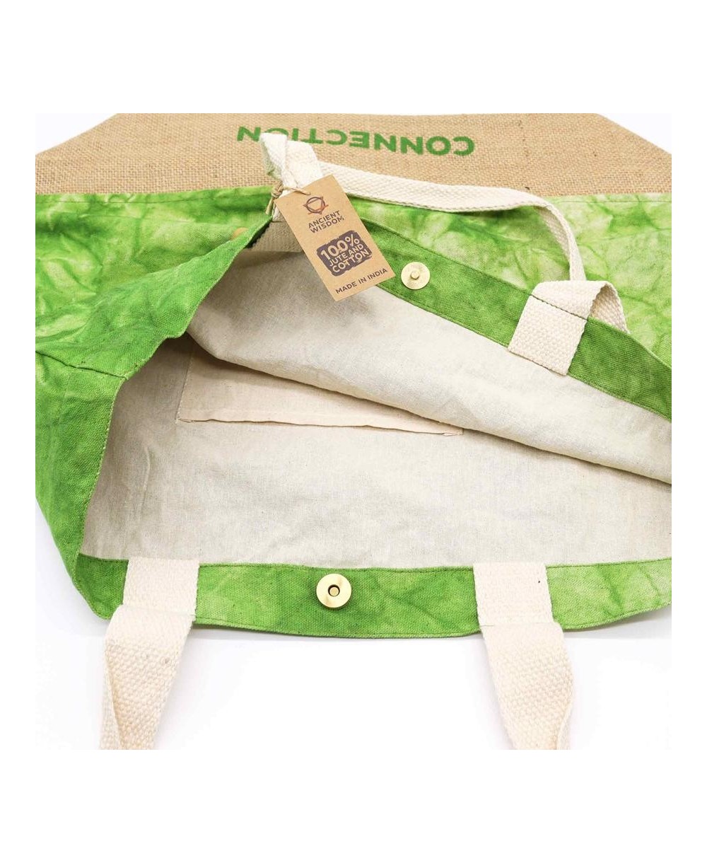 Interior amplio de bolsa ecológica verde reutilizable para playa o compras.