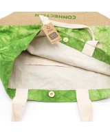 Interior amplio de bolsa ecológica verde reutilizable para playa o compras.